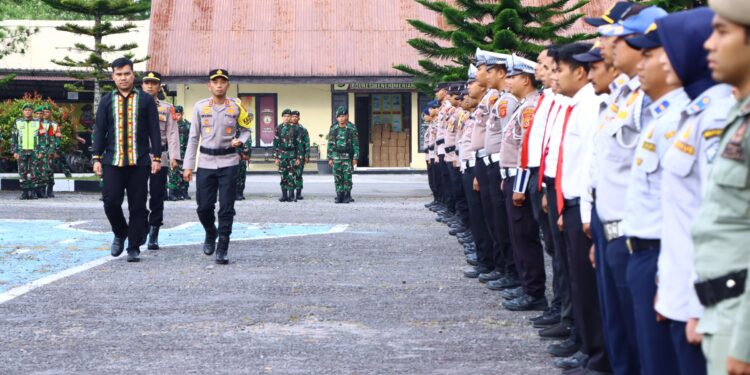 Kapolres Bener Meriah Didampingi Asisten I Pimpin Apel Gelar Pasukan Operasi Ketupat Seulawah 2025