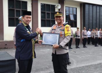 Beri Pelayanan Prima Pengurusan SKCK, Polres Aceh Tengah Terima Penghargaan Dari Bupati