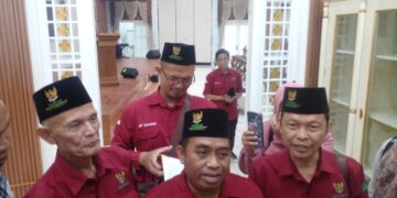 Walikota Palembang Pimpin Zakat Bersama Sekaligus Penyerahan Bukti Setor Ke Baznas