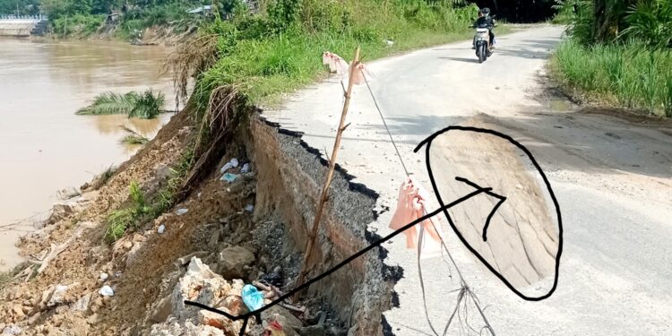 Jalan Kedataran Terancam Putus, Masyarakat Minta Pemerintah Tanggap Darurat 