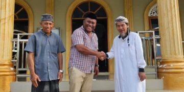 Kapolsek Rundeng AKP Fajar Harapan Berbagi Menjelang Hari Raya Idul Fitri