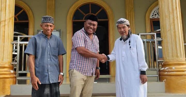 Kapolsek Rundeng AKP Fajar Harapan Berbagi Menjelang Hari Raya Idul Fitri