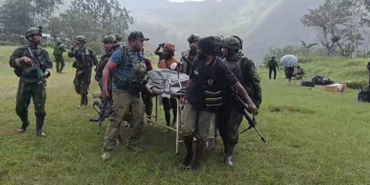 Polri Dan TNI Berhasil Evakuasi Korban Serangan KKB Di Distrik Anggruk