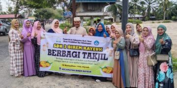 Gapai Keberkahan Bulan Ramadan, SDN 3 Birem Rayeuk Berbagi Takjil