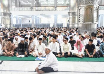 Pj Walikota dan Wakil Walikota Langsa Terpilih Shalat Idul Fitri di Masjid Agung Darul Fallah