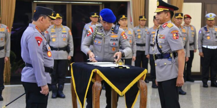 Pelantikan Astamaops Kapolri, Imam Sugianto Sertijab Kepada Akhmad Wiyagus