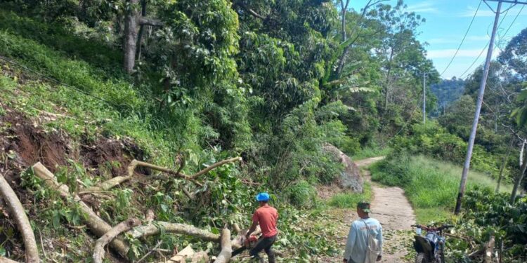 Jum’at Bersih, Masyarakat Kampung Bintang Pepara Gelar Gotong Royong