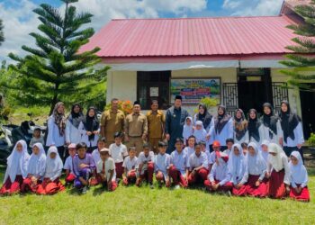 Dalam Kunjungan Ke Pantan Reduk, Bupati Haili Yoga Sambangi SD Negeri 18 Ketol