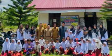 Dalam Kunjungan Ke Pantan Reduk, Bupati Haili Yoga Sambangi SD Negeri 18 Ketol