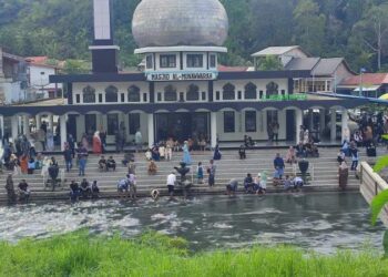 Mesjid Al Munawwarah Yang Viral Di Uning Pegasing 