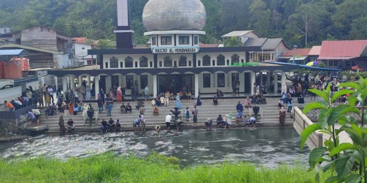 Mesjid Al Munawwarah Yang Viral Di Uning Pegasing 