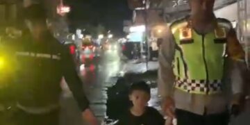 Dipertemukan Kapolres, Azza Yang Sempat Hilang Kembali Pada Keluarganya