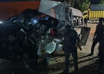 Mobil Hiace Hantam Truk Tronton, Satu Meninggal Satu Luka Berat dan Sembilan Luka Ringan