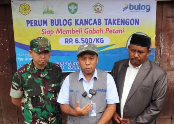 Dandim 0106/Ateng Raden Herman Sasmita Dampingi Bulog Serap Gabah Dari Petani