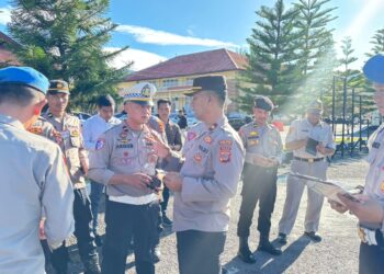 Wakapolres Bener Meriah Didampingi Kasi Propam Lakukan Pengecekan Kelengkapan Administrasi Personel