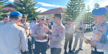 Wakapolres Bener Meriah Didampingi Kasi Propam Lakukan Pengecekan Kelengkapan Administrasi Personel