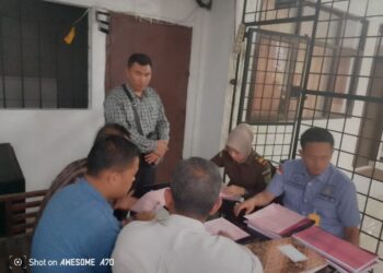 Penyidik Unit PPA Polres Aceh Tengah Serahkan 2 Tersangka Pengeroyokan Ke Kejaksaan