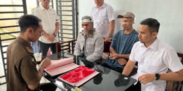 Polres Aceh Tengah Serahkan 2 Tersangka Penyalahgunaan BBM Ke Kejaksaan