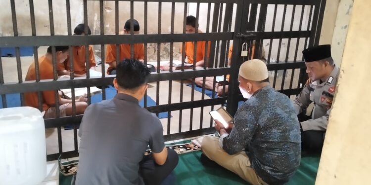 Binrohtal Polsek Perhentian Raja Yasinan Dengan Tahanan