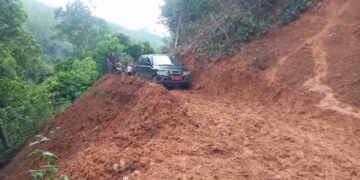 Forkopimcam Linge,Gerak Cepat Gotong Royong Bersama Warga Tangani Jalan Longsor Delung Sekinel- Kute Reje.