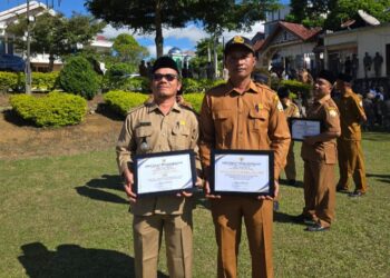 Reje PantanNangka dan Camat Linge Terima Penghargaan Dari Bupati Aceh Tengah,Partisipasi Aktif Bersama Masyarakat Dalam Mendukung Jum’at Bersih.