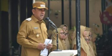 Wakil Bupati Muchsin Hasan Pimpin Upacara Bendera Di SMAN 1 Takengon