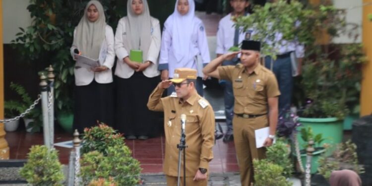Jadi Inspektur Di SMKN 1 Takengon, Bupati Haili Yoga : “Kunci Sukses Diawali Disiplin, Berbakti Kepada Orang Tua Dan Menghargai Guru”