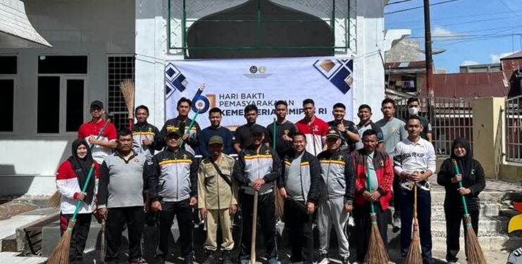 Sambut HBP Ke-61, Rutan Takengon Melaksanakan Gotong Royong Di Mesjid Jami’ Babussalam