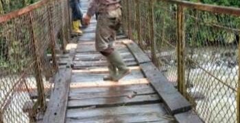 Jembatan Penghubung Dua Kabupaten Di Bintang Pepara Rusak Parah, Warga Minta Perhatian