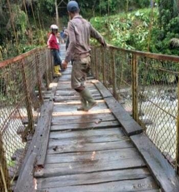 Jembatan Penghubung Dua Kabupaten Di Bintang Pepara Rusak Parah, Warga Minta Perhatian