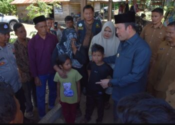 Anak Putus Sekolah Tak Memiliki Akte Kelahiran, Bupati Haili Yoga Selesaikan Dalam Satu Jam