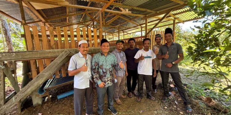 Kepala Desa Makmur Jaya Inisiasi Peternakan Kambing Melalui BuMdes untuk Kesejahteraan Masyarakat
