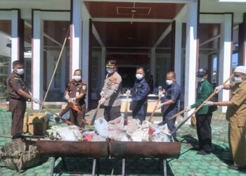 Kapolres M. Yusuf Hadiri Pemusnahan Barang Bukti Di Kejaksaan Negeri Kota Subulussalam