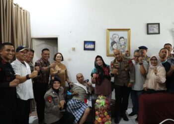 Brimob Polda Sumut Tunjukkan Kepedulian, Jenguk Para Tokoh INKANAS Sumut Sedang Sakit