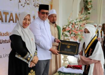 Bupati Haili Yoga Hadiri Acara Wisuda Angkatan Pertama Pesantren Daarul Mukhlashin Pantan Nangka
