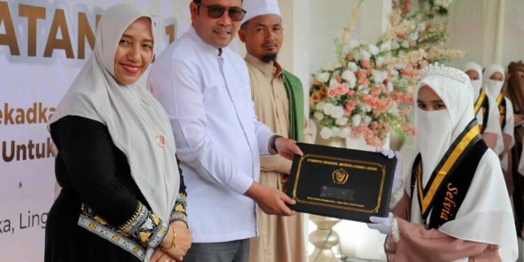 Bupati Haili Yoga Hadiri Acara Wisuda Angkatan Pertama Pesantren Daarul Mukhlashin Pantan Nangka