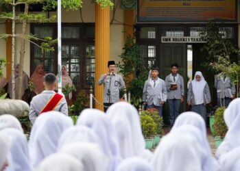 Kakanwil Kemenkum Aceh Meurah Budiman Jadi Pembina Upacara Di SMK Negeri 1 Takengon