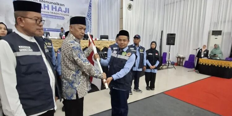 Wabup Armia Melepas 179 Calhaj Bener Meriah Menuju Mekah Dari Asrama Haji Banda Aceh