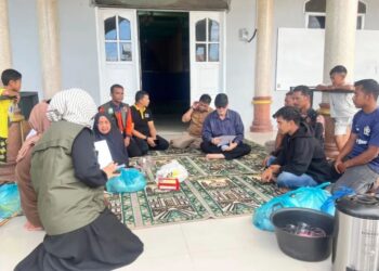 Bupati Bener Meriah Tagore Abubakar Serahkan Bantuan Kepada Korban Bencana Puting Beliung
