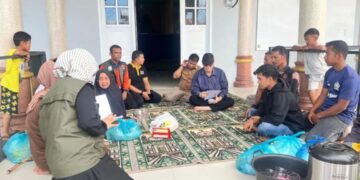 Bupati Bener Meriah Tagore Abubakar Serahkan Bantuan Kepada Korban Bencana Puting Beliung