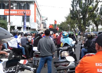 Peringatan May Day 2025, Partai Buruh Sumut Unjuk Rasa Ke Kantor Gubernur
