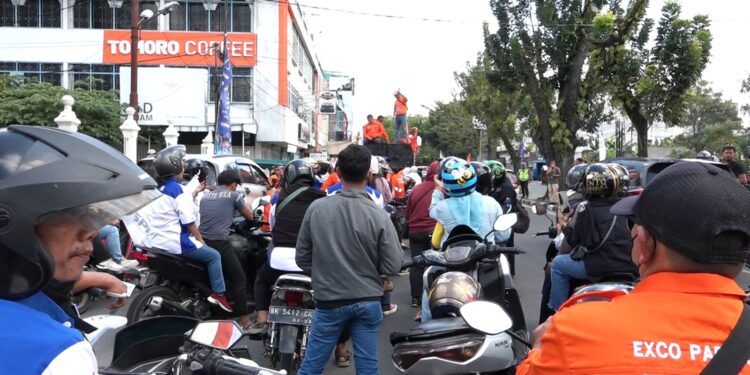 Peringatan May Day 2025, Partai Buruh Sumut Unjuk Rasa Ke Kantor Gubernur
