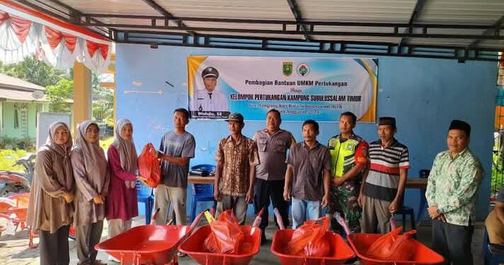 Kepala Desa Subulussalam Timur Wahda SE Berikan Bantuan Alat Pertukangan Bagi Warga