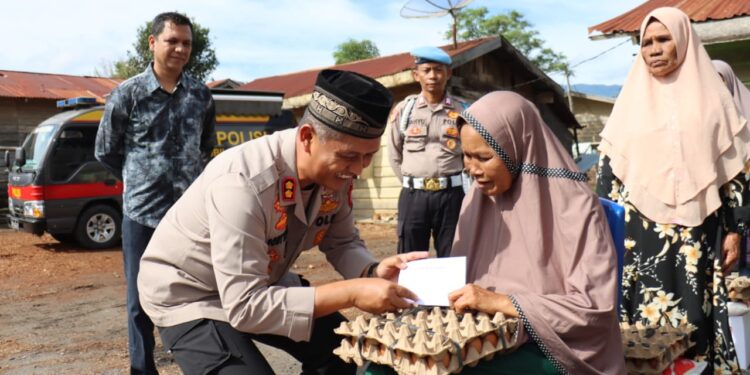 Kapolres Aceh Tengah Jalin Tali Asih Dan Salurkan Sembako Kepada Warga Mekar Maju