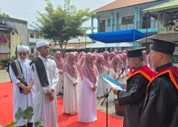 Dayah Al Azhar Paya Jeget Luluskan 50 Santrinya, Bardan Sahidi : Jadilah Alumni Membanggakan