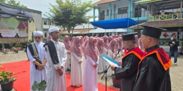 Dayah Al Azhar Paya Jeget Luluskan 50 Santrinya, Bardan Sahidi : Jadilah Alumni Membanggakan