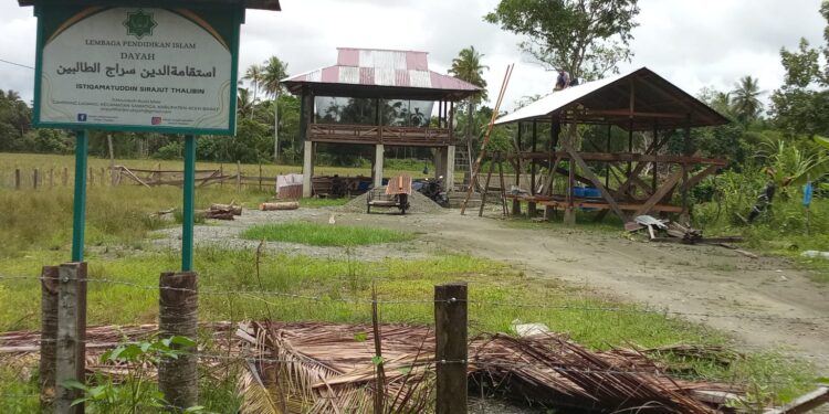 Pembangunan Bilik Santri Dayah Istiqatuddin Sirayut Thalibin Gampong Ladang Sedang Dikerjakan