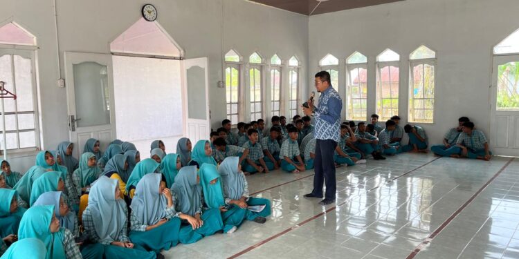 Cegah Dini Bahaya Free Sex dan LGBT, RSUCM Langsa Sambangi SMAN 4