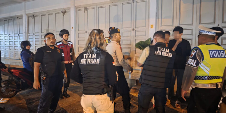Patroli Cegah Premanisme Polres Aceh Barat Tertibkan Kerumunan Remaja Di Malam Hari