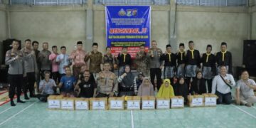 Kapolres Kampar Patroli Jelajah Sungai Salurkan Bansos dan Himbau Masyarakat Di Desa Terpencil